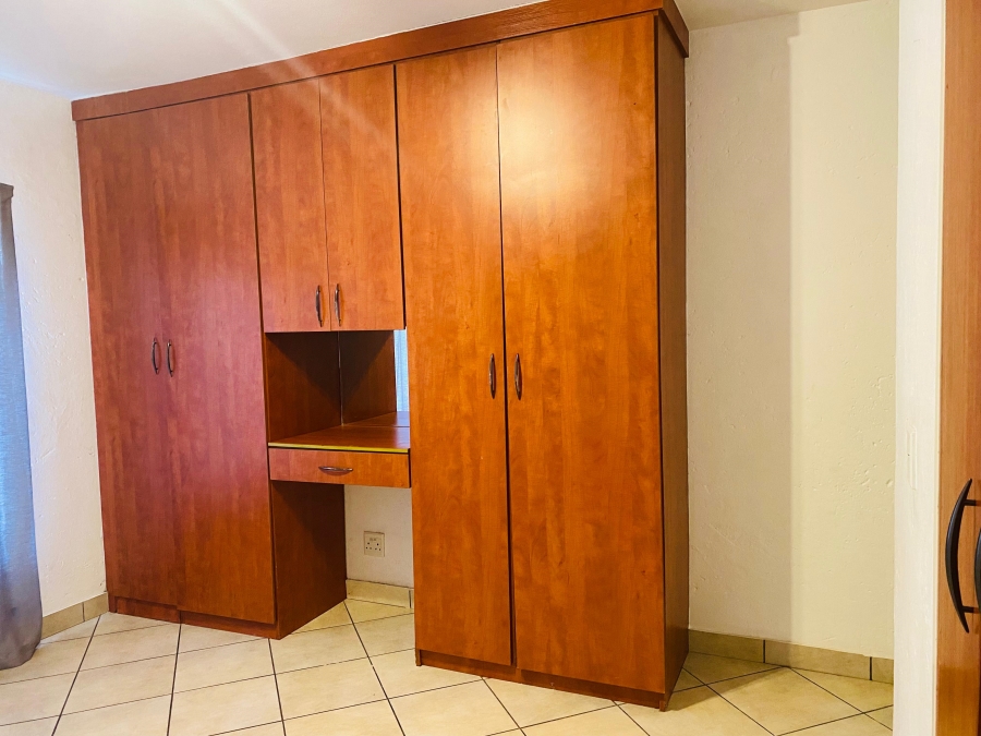 2 Bedroom Property for Sale in Waterval East North West